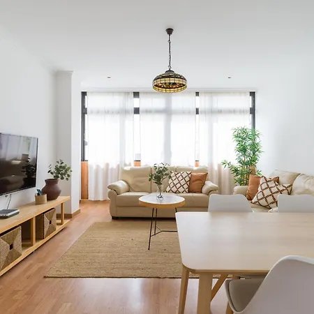 Moderno Piso De 3 Cerca De Triana Apartamento *