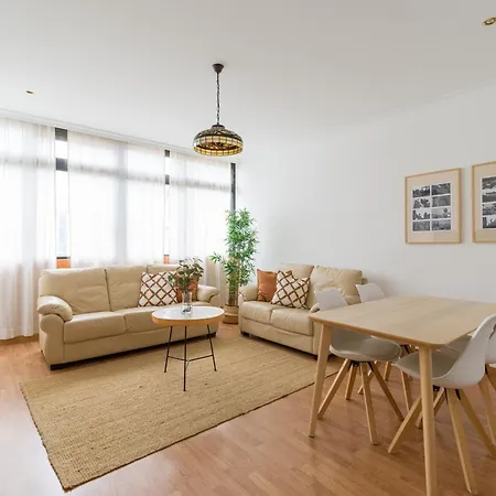 Moderno Piso De 3 Cerca De Triana Apartamento *