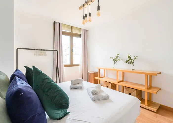 Moderno Piso De 3 Cerca De Triana Апартаменти