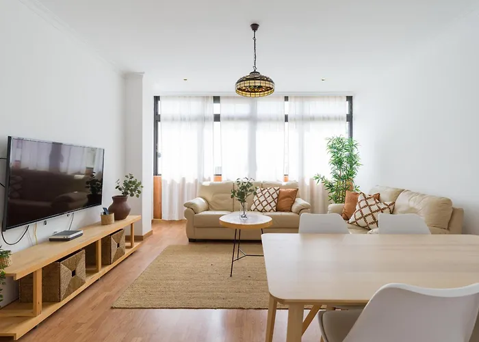 Moderno Piso De 3 Cerca De Triana Апартаменти *