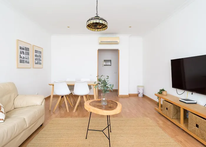 Апартаменти Moderno Piso De 3 Cerca De Triana *